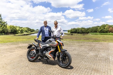 Lanzamiento Moteo Motor España 1